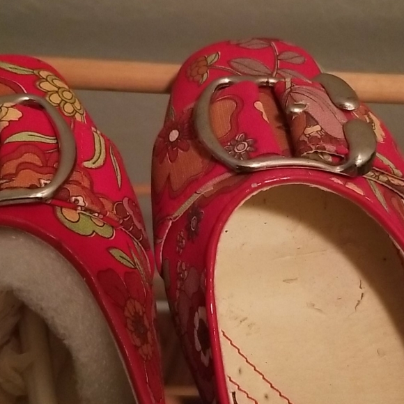 Shoes - Picture 4 of 4